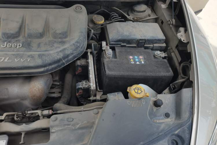 Used Jeep Cherokee 2016 2.0L Superior Edition Engine Bay Left