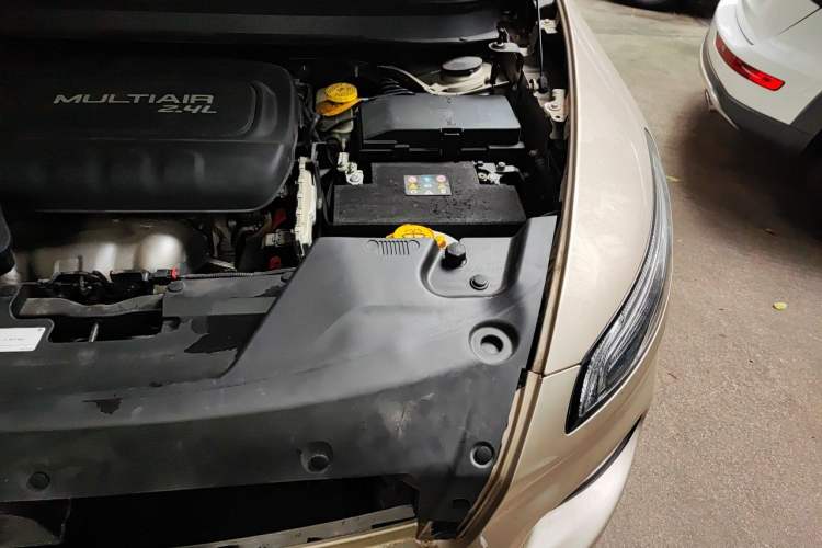 Used Jeep Cherokee 2016 2.4L Professional Edition Engine Bay Left