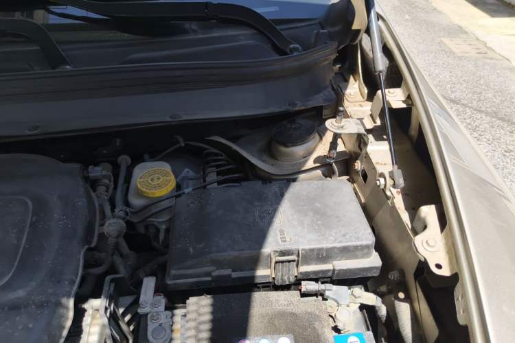Used Jeep Cherokee 2016 2.4L Leading Edition Engine Bay Left