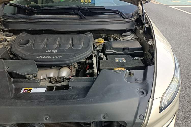 Used Jeep Cherokee 2016 2.0L Superior Edition Engine Bay Left