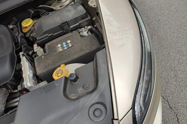 Used Jeep Cherokee 2016 2.4L Professional Smart Version Engine Bay Left