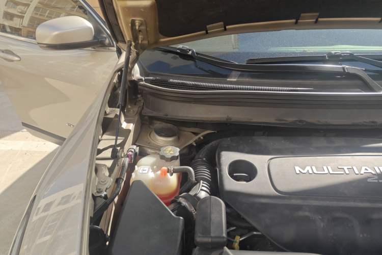Used Jeep Cherokee 2016 2.4L Leading Edition Engine Bay Right
