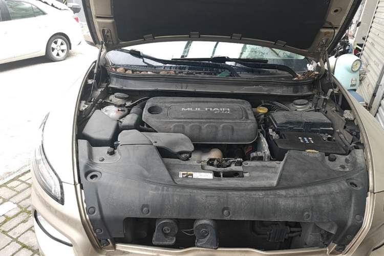 Used Jeep Cherokee 2016 2.4L Leading Edition Engine Bay Right