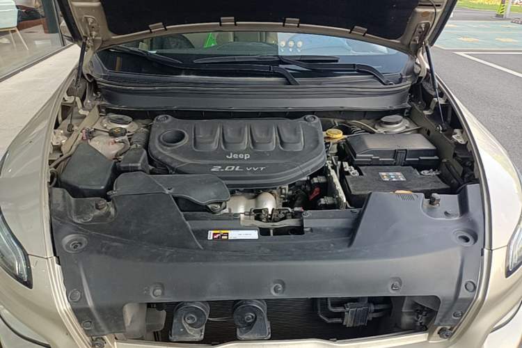 Used Jeep Cherokee 2016 2.0L Superior Edition Engine Bay