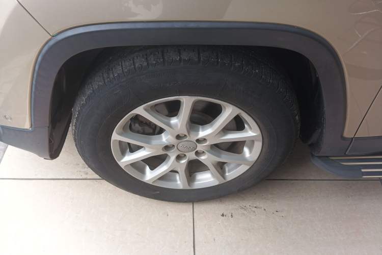 Used Jeep Cherokee 2016 2.0L Superior Edition Exterior 2