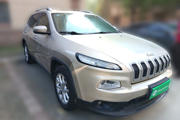 Used Jeep Cherokee 2016 2.0L Superior Edition Exterior 2