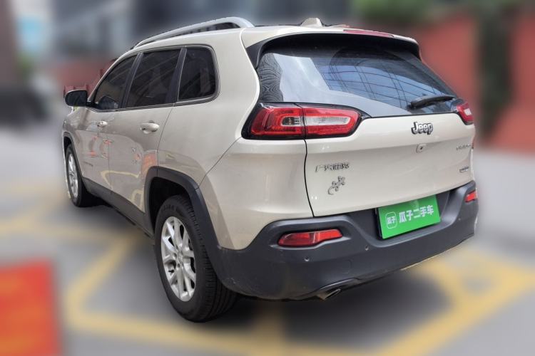 Used Jeep Cherokee 2016 2.0L Superior Edition Exterior 3