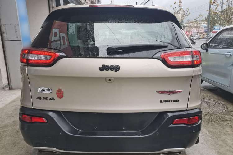 Used Jeep Cherokee 2016 2.4L Superior Edition Exterior 3