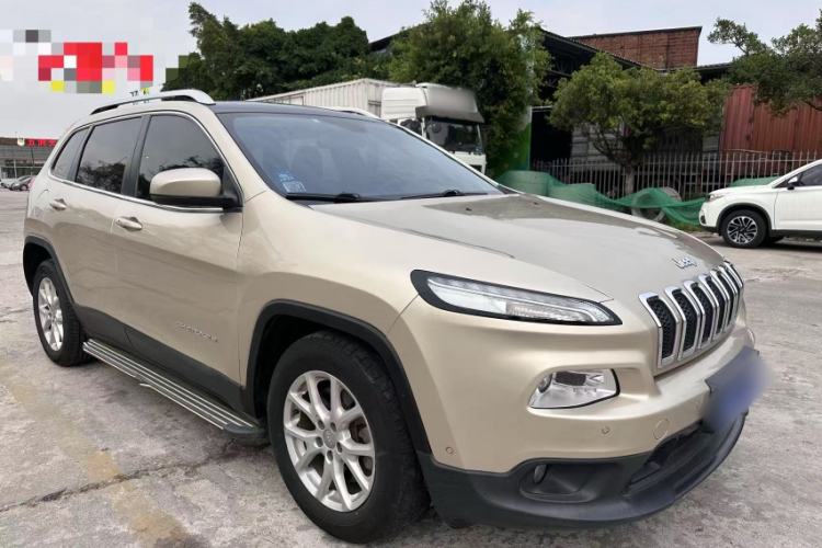 Used Jeep Cherokee 2016 2.0L Superior Edition Exterior 4