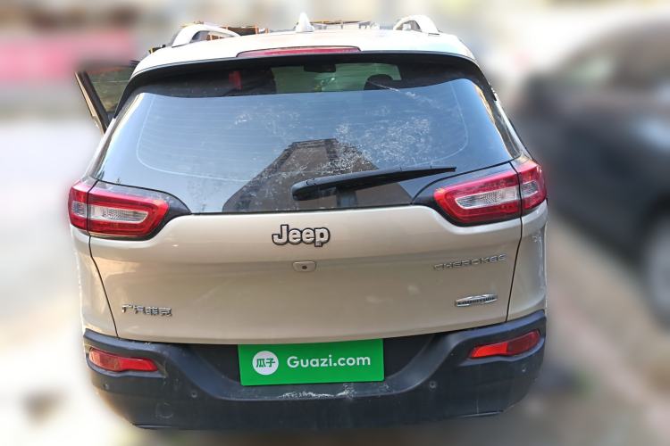 Used Jeep Cherokee 2016 2.0L Superior Edition Exterior 4