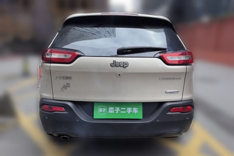 Used Jeep Cherokee 2016 2.0L Superior Edition Exterior 4