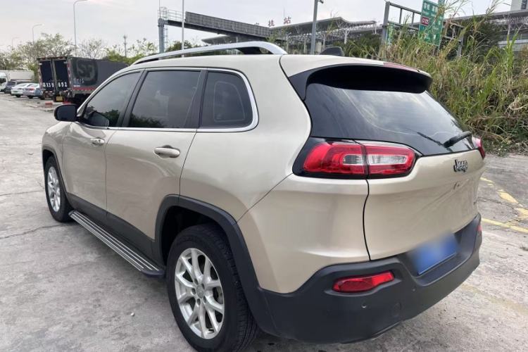 Used Jeep Cherokee 2016 2.0L Superior Edition Exterior 5