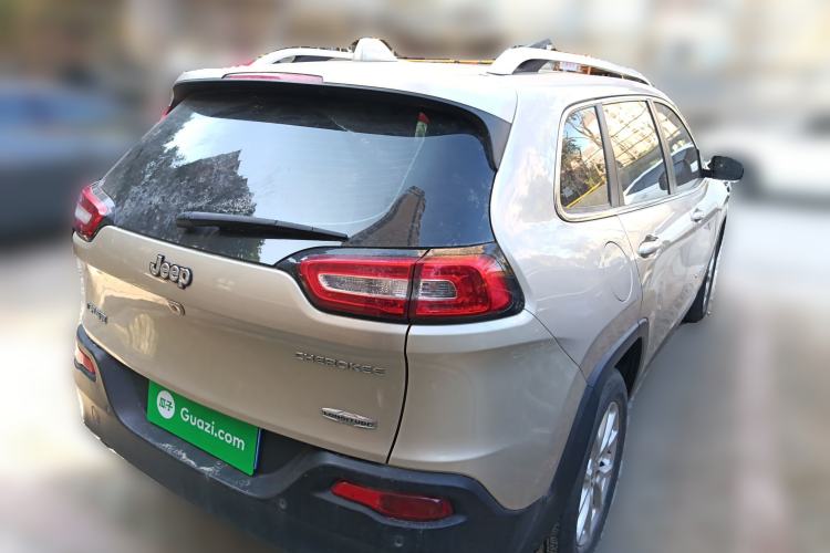 Used Jeep Cherokee 2016 2.0L Superior Edition Exterior 5