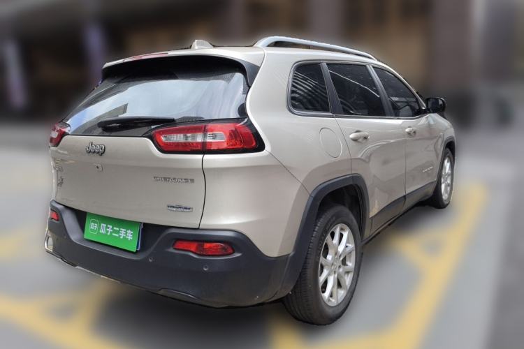 Used Jeep Cherokee 2016 2.0L Superior Edition Exterior 5