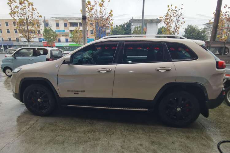 Used Jeep Cherokee 2016 2.4L Superior Edition Exterior 5