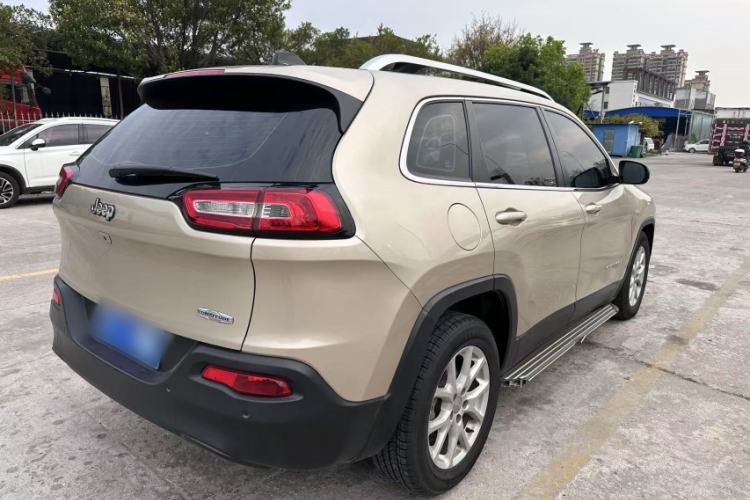 Used Jeep Cherokee 2016 2.0L Superior Edition Exterior 6