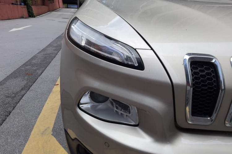 Used Jeep Cherokee 2016 2.0L Superior Edition Exterior 6