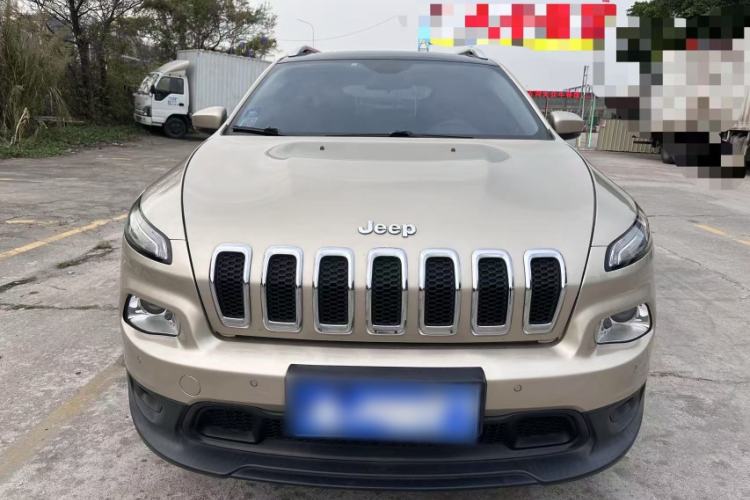 Used Jeep Cherokee 2016 2.0L Superior Edition Exterior 7