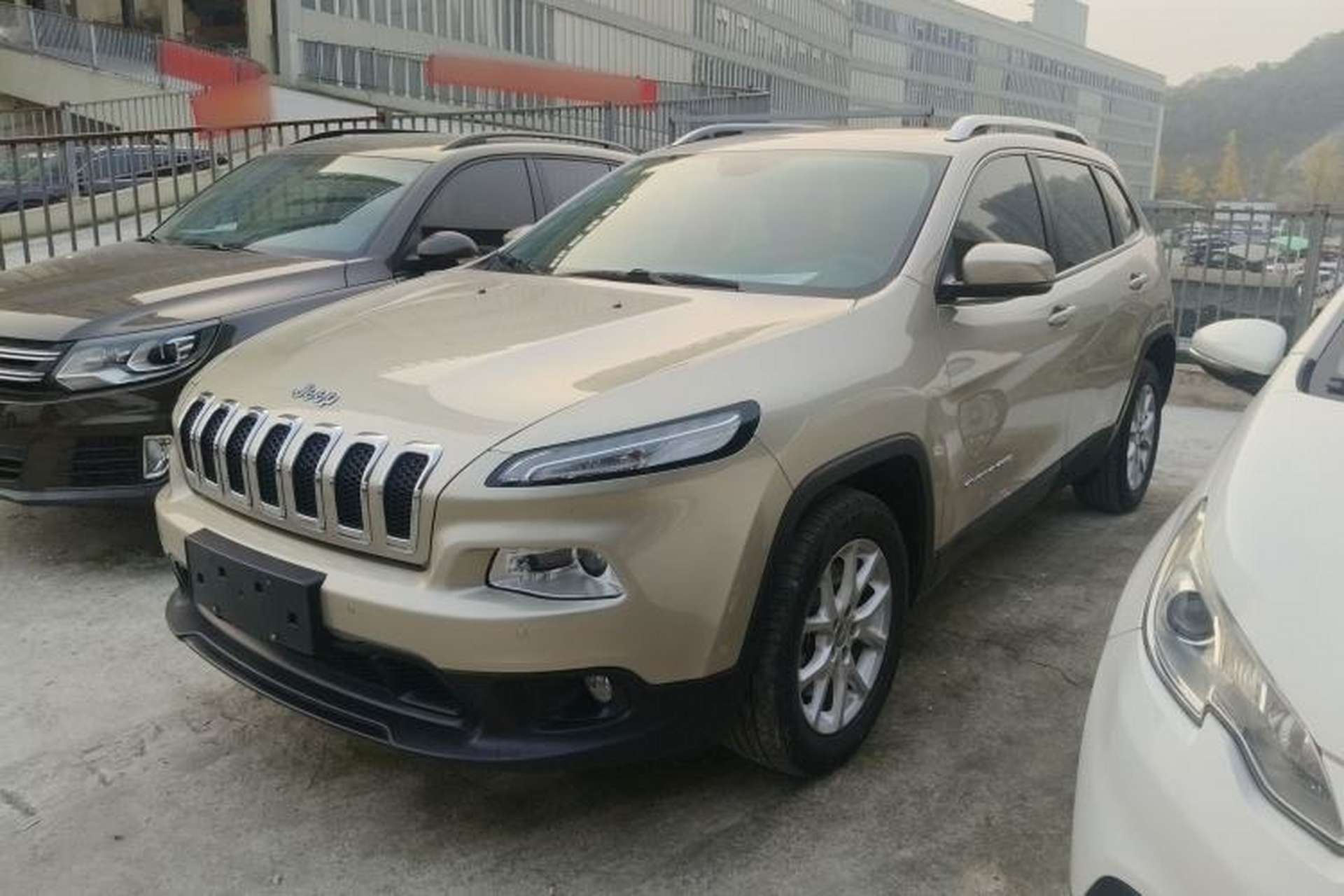 Used Jeep Cherokee 2016 2.4L Leading Edition Front Left 45 Deg