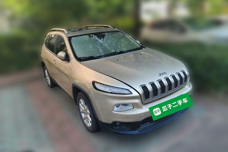 Used Jeep Cherokee 2016 2.4L Leading Edition Front Right 45 Deg