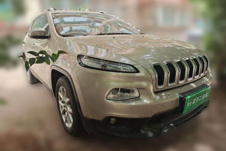 Used Jeep Cherokee 2016 2.4L Leading Edition Front Right 45 Deg
