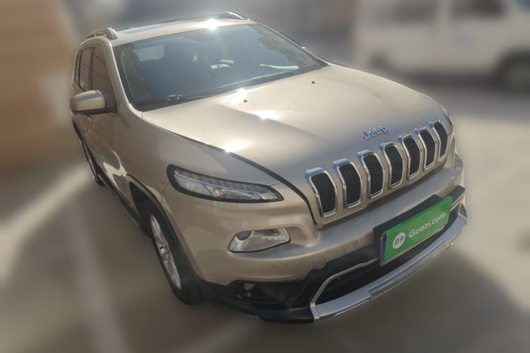 Used Jeep Cherokee 2016 2.4L Leading Edition Front Right 45 Deg