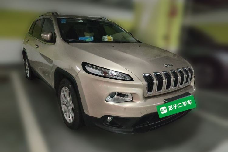 Used Jeep Cherokee 2016 2.4L Leading Smart Version Front Right 45 Deg