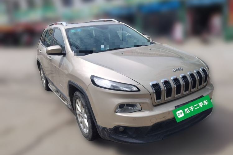 Used Jeep Cherokee 2016 2.0L Superior Edition Front Right 45 Deg