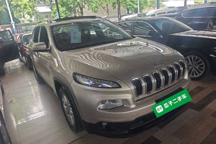 Used Jeep Cherokee 2016 2.4L Leading Edition Front Right 45 Deg