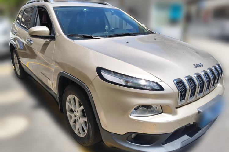 Used Jeep Cherokee 2016 2.4L Leading Edition Front Right 45 Deg