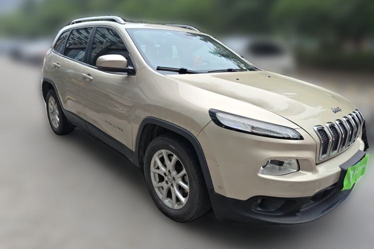 Used Jeep Cherokee 2016 2.4L Leading Edition Front Right 45 Deg