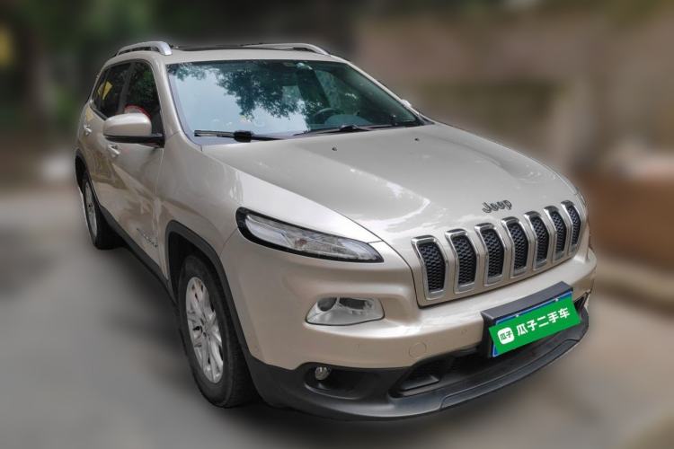 Used Jeep Cherokee 2016 2.4L Leading Edition Front Right 45 Deg