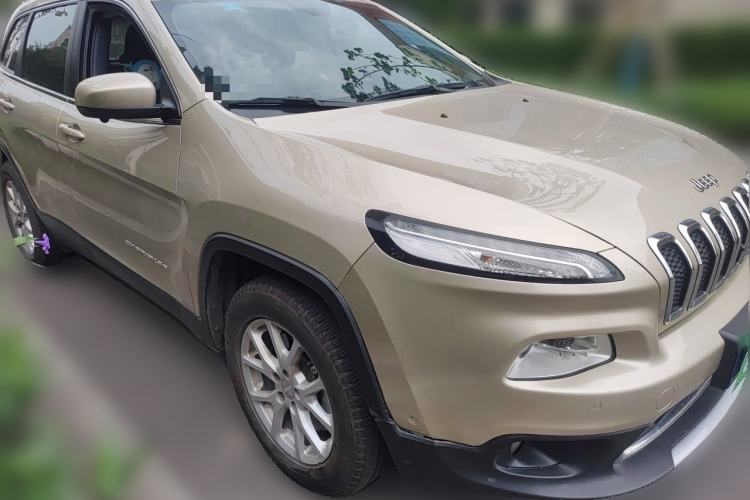 Used Jeep Cherokee 2016 2.4L Professional Smart Version Front Right 45 Deg