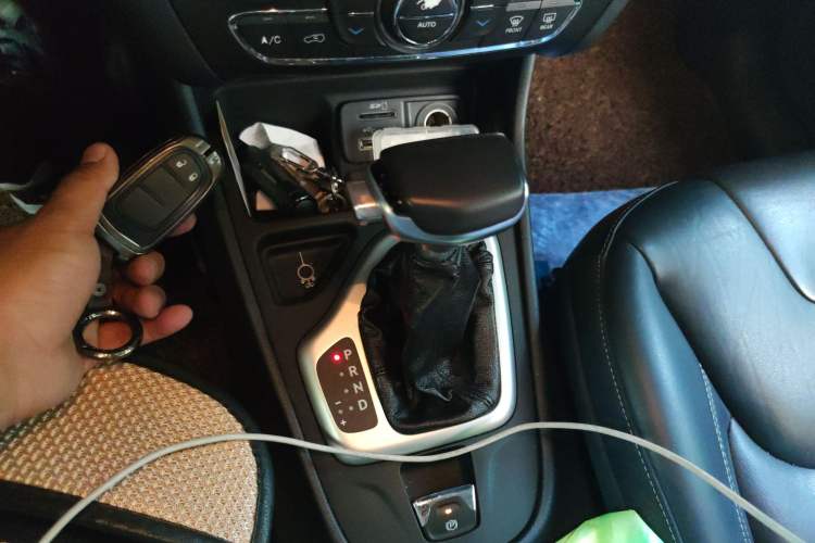 Used Jeep Cherokee 2016 2.4L Leading Edition Gear Lever