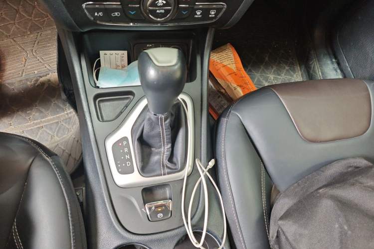 Used Jeep Cherokee 2016 2.4L Leading Edition Gear Lever