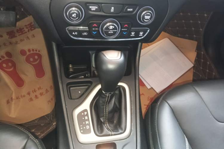 Used Jeep Cherokee 2016 2.0L Superior Edition Gear Lever