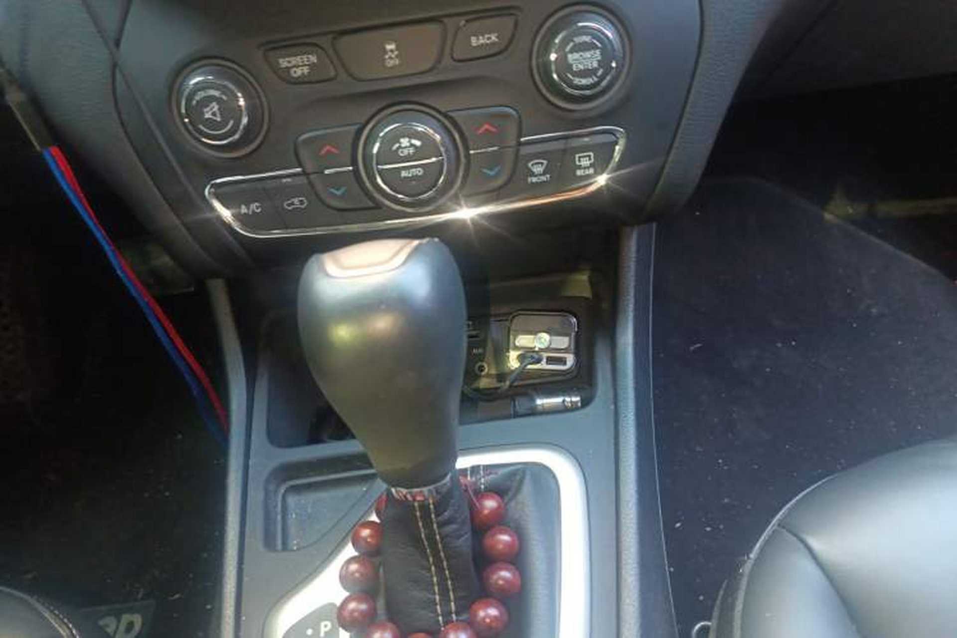 Used Jeep Cherokee 2016 2.0L Superior Edition Gear Lever