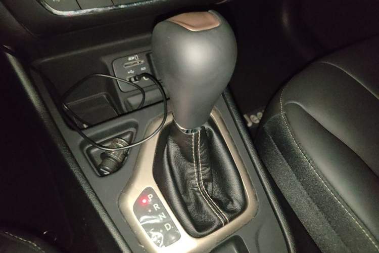 Used Jeep Cherokee 2016 2.4L Leading Smart Version Gear Lever