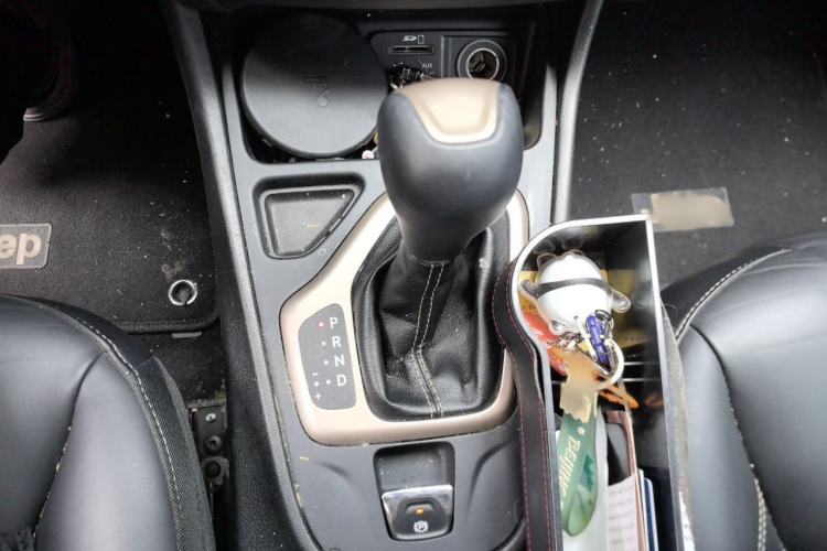 Used Jeep Cherokee 2016 2.0L Superior Edition Gear Lever
