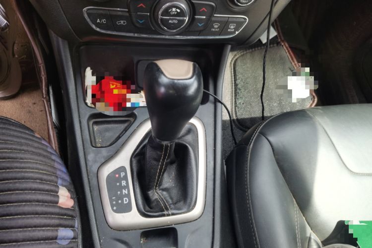 Used Jeep Cherokee 2016 2.0L Superior Edition Gear Lever