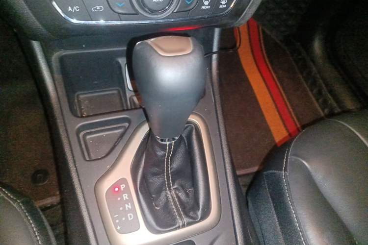 Used Jeep Cherokee 2016 2.0L Superior Edition Gear Lever
