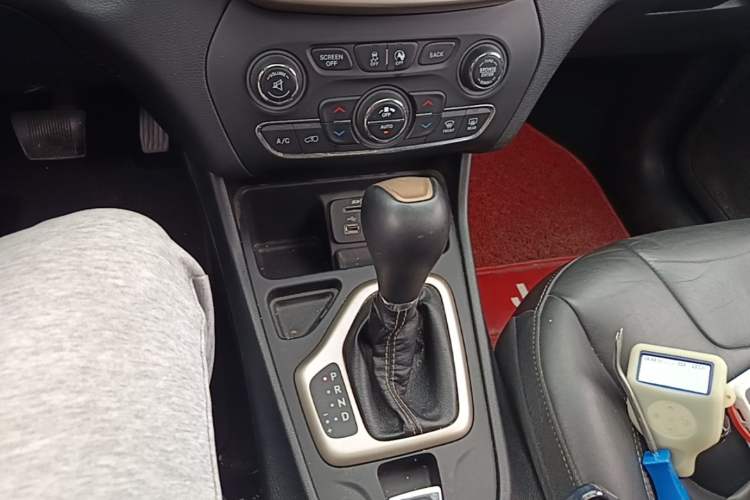 Used Jeep Cherokee 2016 2.4L Leading Smart Version Gear Lever