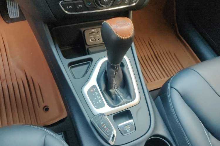 Used Jeep Cherokee 2016 2.4L Leading Edition Gear Lever