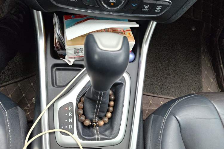 Used Jeep Cherokee 2016 2.4L Leading Edition Gear Lever