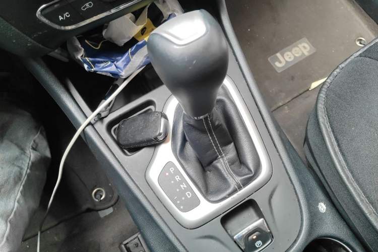 Used Jeep Cherokee 2016 2.4L Leading Edition Gear Lever