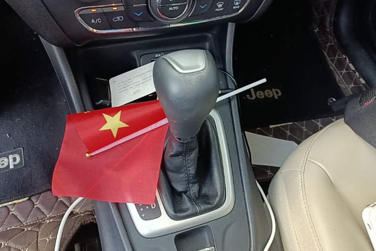Used Jeep Cherokee 2016 2.0L Superior Edition Gear Lever