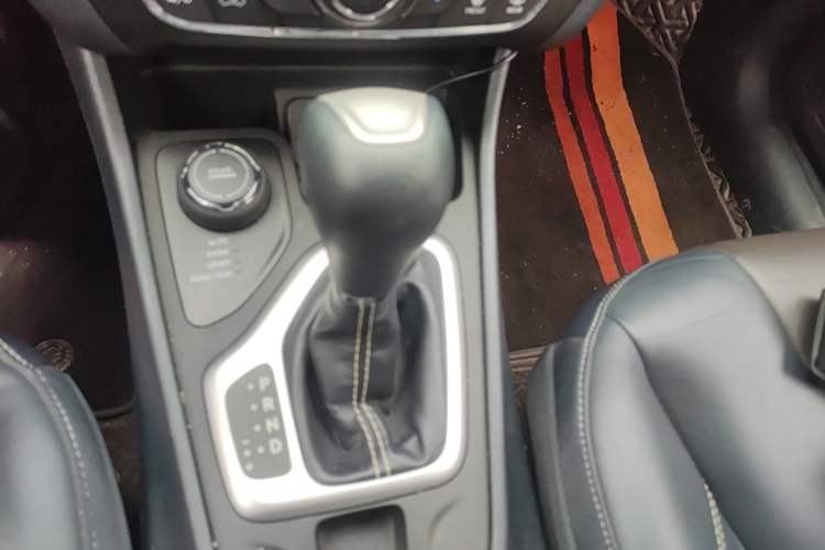 Used Jeep Cherokee 2016 2.4L Professional Smart Version Gear Lever