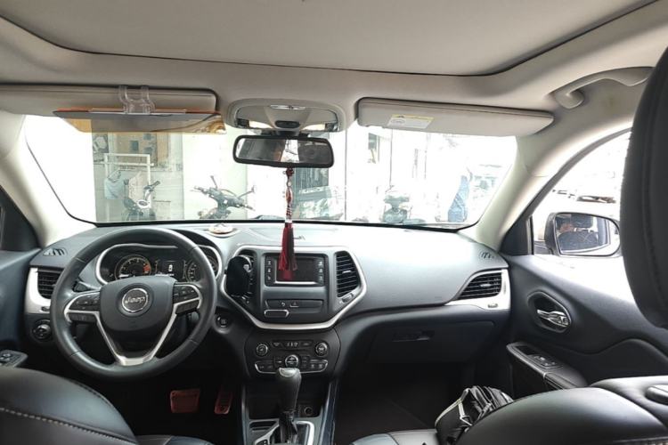 Used Jeep Cherokee 2016 2.4L Leading Edition Headliner