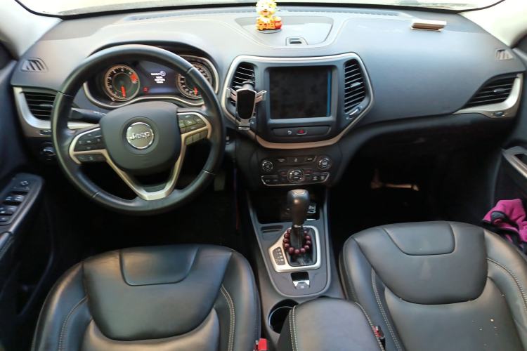 Used Jeep Cherokee 2016 2.0L Superior Edition Interior 2