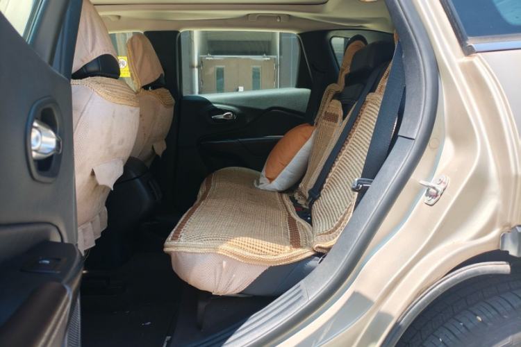 Used Jeep Cherokee 2016 2.4L Leading Edition Interior 5